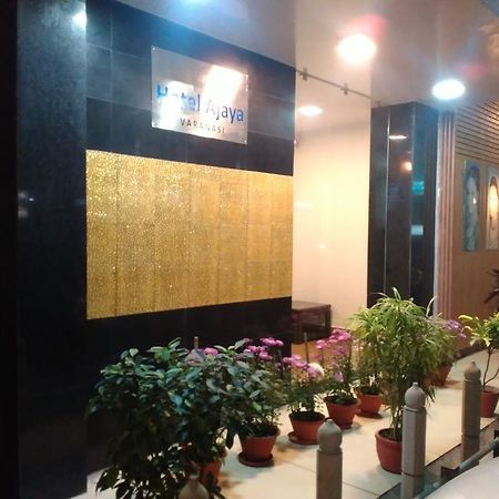 ורנאסי Hotel Ajaya מראה חיצוני תמונה
