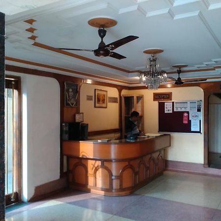 ורנאסי Hotel Ajaya מראה חיצוני תמונה