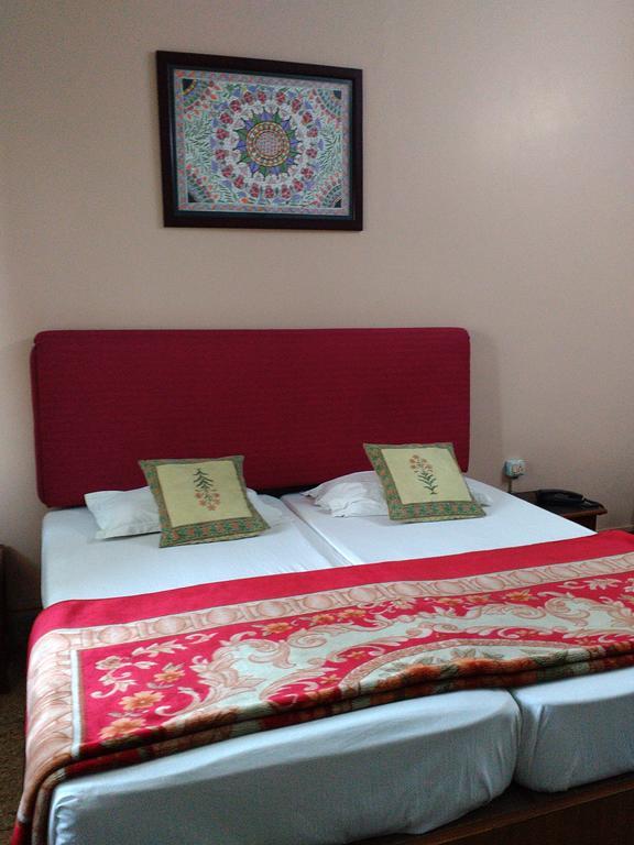 ורנאסי Hotel Ajaya חדר תמונה