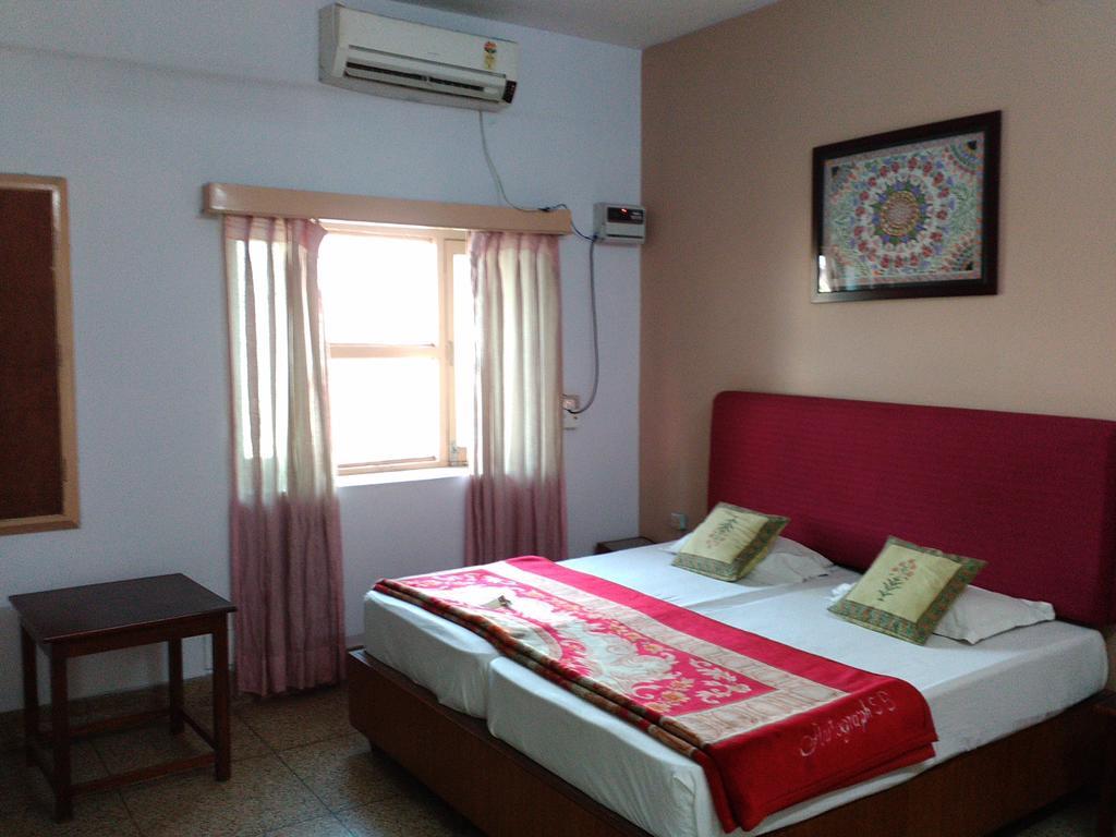 ורנאסי Hotel Ajaya חדר תמונה