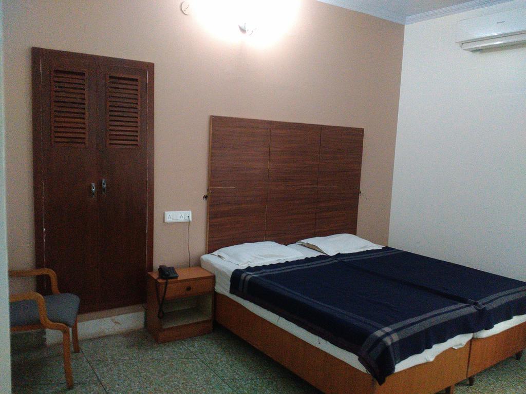 ורנאסי Hotel Ajaya חדר תמונה