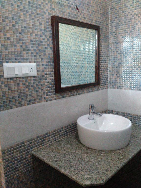 ורנאסי Hotel Ajaya חדר תמונה