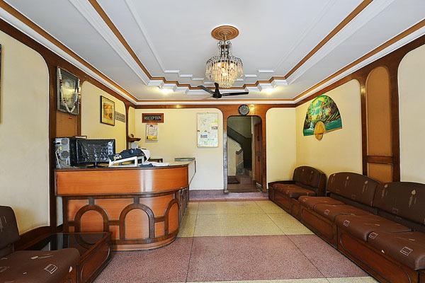 ורנאסי Hotel Ajaya מראה חיצוני תמונה