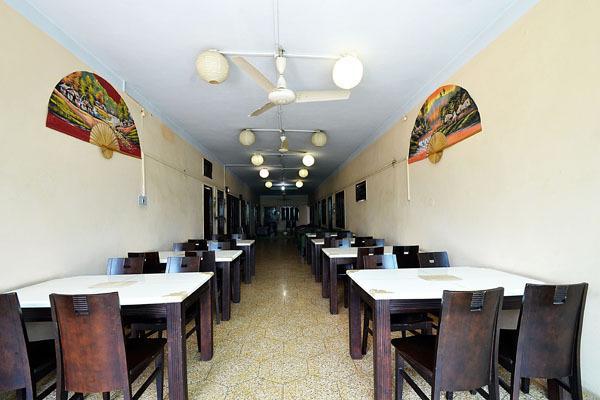 ורנאסי Hotel Ajaya מראה חיצוני תמונה