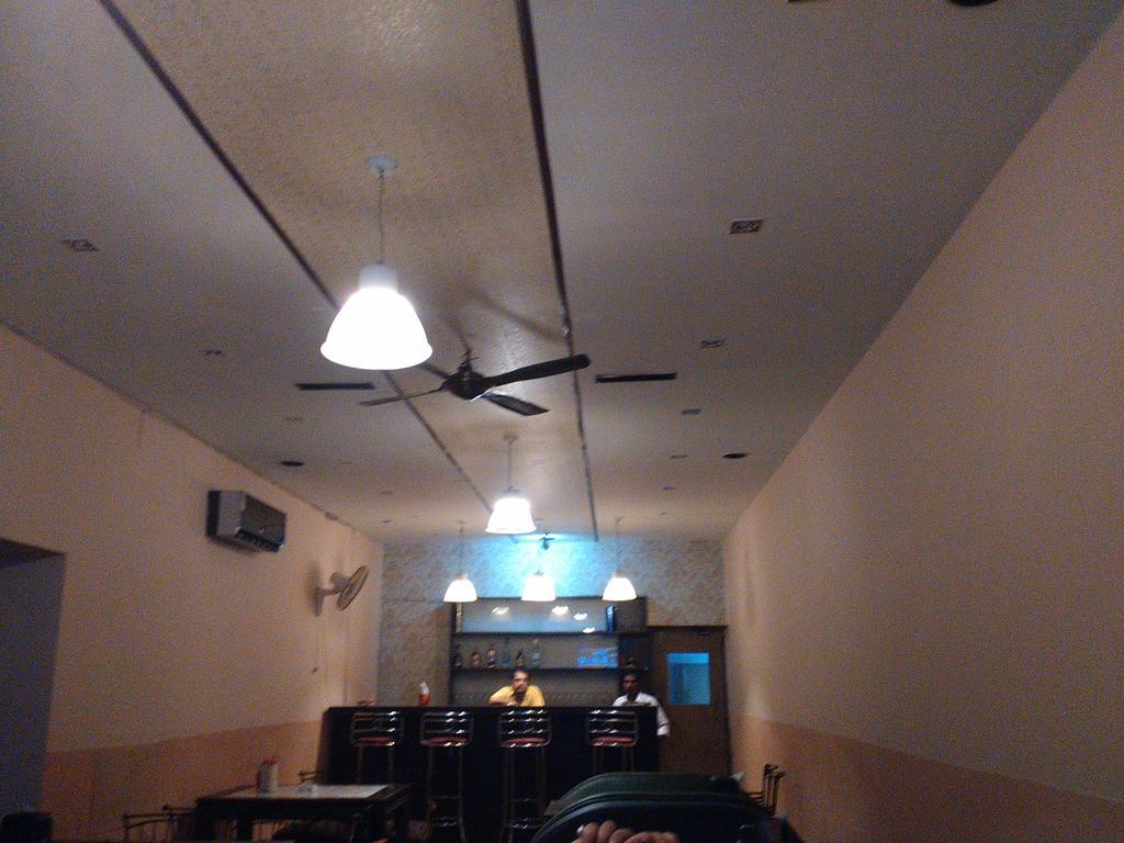 ורנאסי Hotel Ajaya מראה חיצוני תמונה
