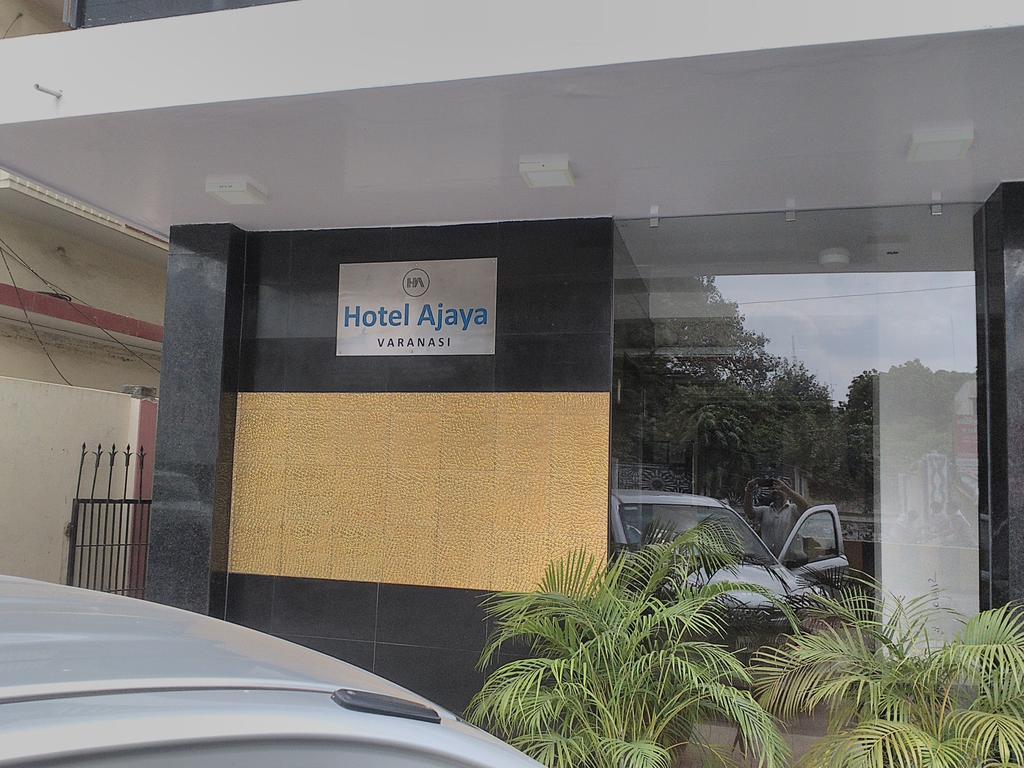 ורנאסי Hotel Ajaya מראה חיצוני תמונה