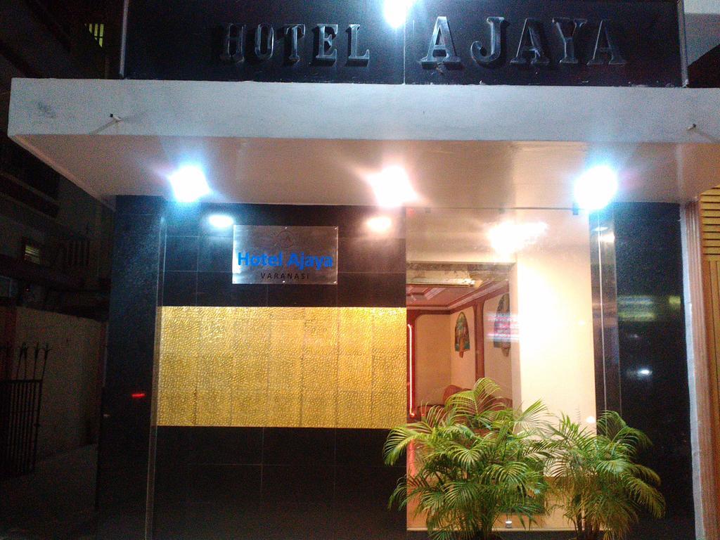 ורנאסי Hotel Ajaya מראה חיצוני תמונה