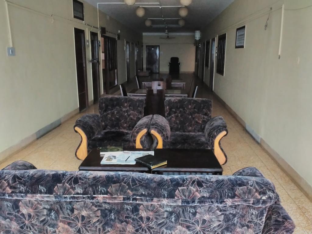 ורנאסי Hotel Ajaya מראה חיצוני תמונה