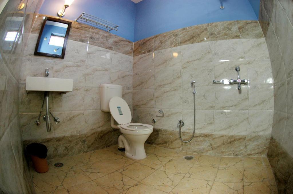 ורנאסי Hotel Ajaya חדר תמונה