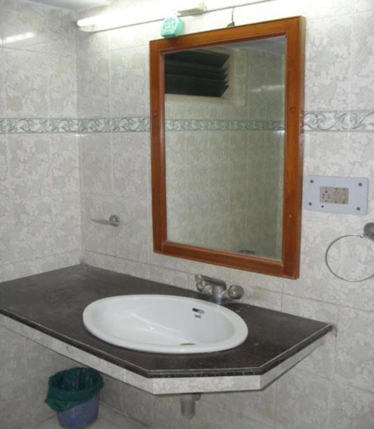 ורנאסי Hotel Ajaya חדר תמונה